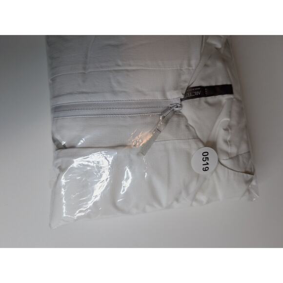 $400 Arc'teryx Veilance Cosine Insulated Jacket Size Medium White (Small Flaw) - Picture 16 of 16